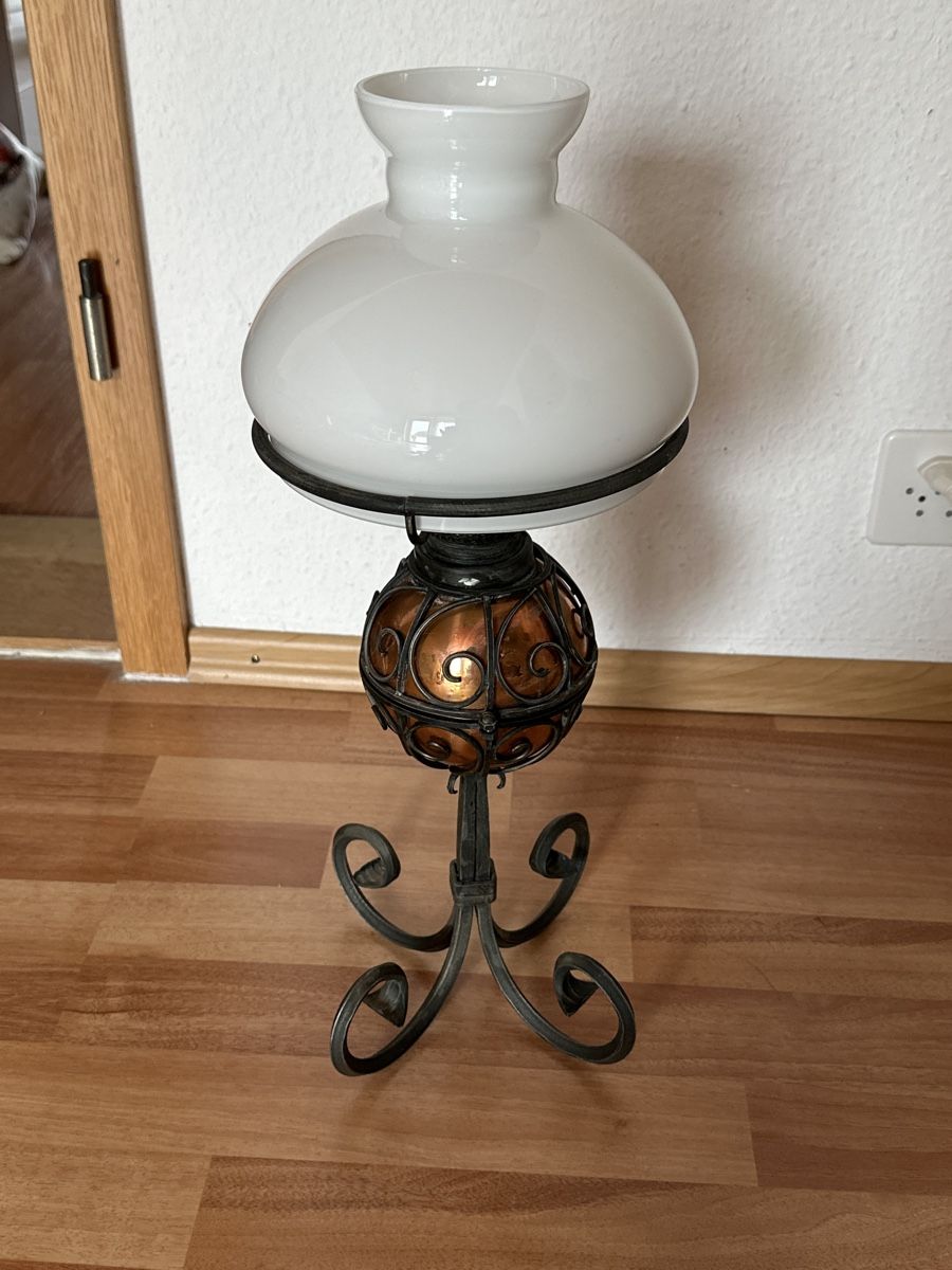 Lampade: Petroleumlampe Höhe 50 cm – Usato da St. Gallen venduto da mai_2lcj
