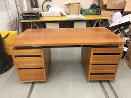 Massiver Nussbaum-Schreibtisch mit 2 Schubladen- Vintage