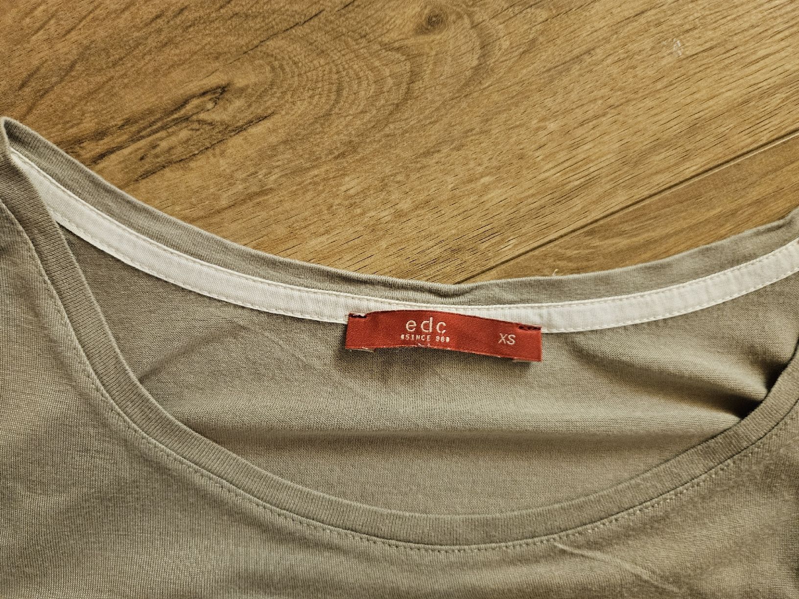 Esprit T-shirt: EDC T-Shirt, Khaki, Grösse XS – Usato da Rhäzüns venduto da inf_rcj7 1