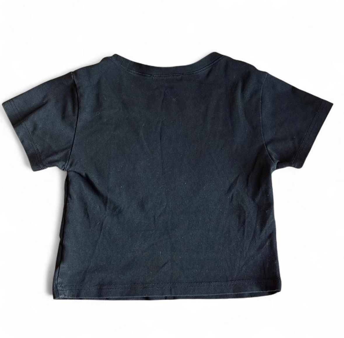 T-shirt: Schwarzes Tshirt mit Print – Usato da Lausen venduto da sineri 1