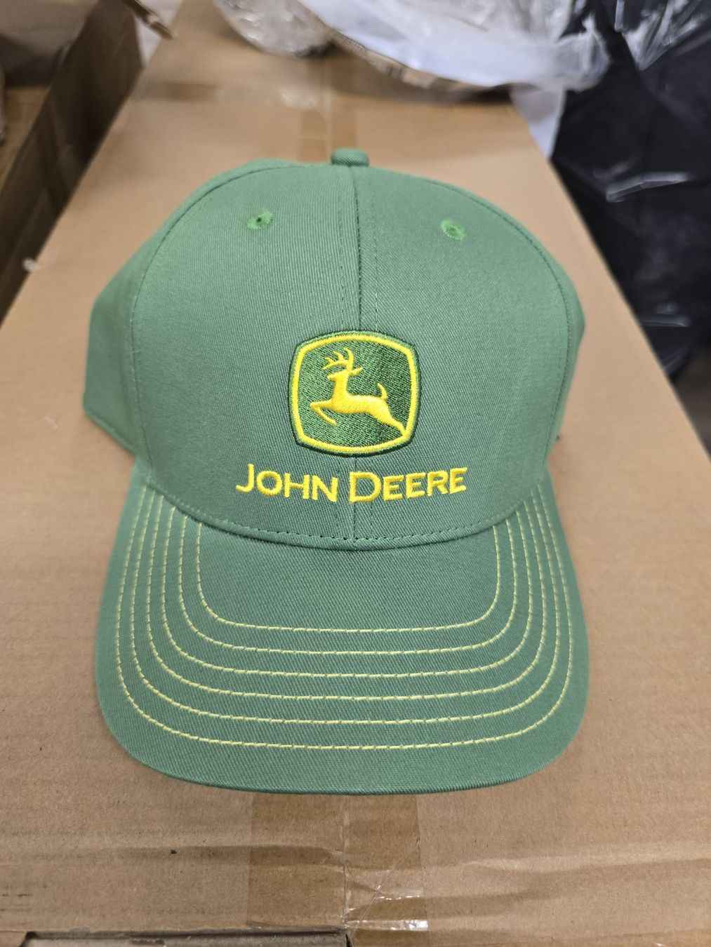 Altro in  Abbigliamento & Accessori: John Deere Basecap, Grün, Neu  – Nuovo e nell'imballaggio originale da Tuggen venduto da Santasbag