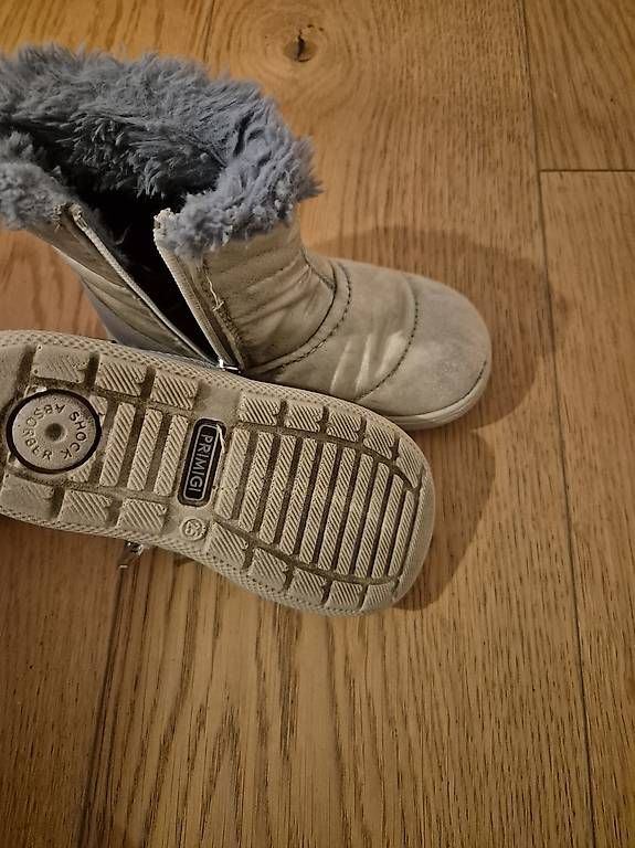Scarpe per ragazze: Winterschuhe Mädchen Gr 25 – Usato da Muttenz venduto da sal_qj67
