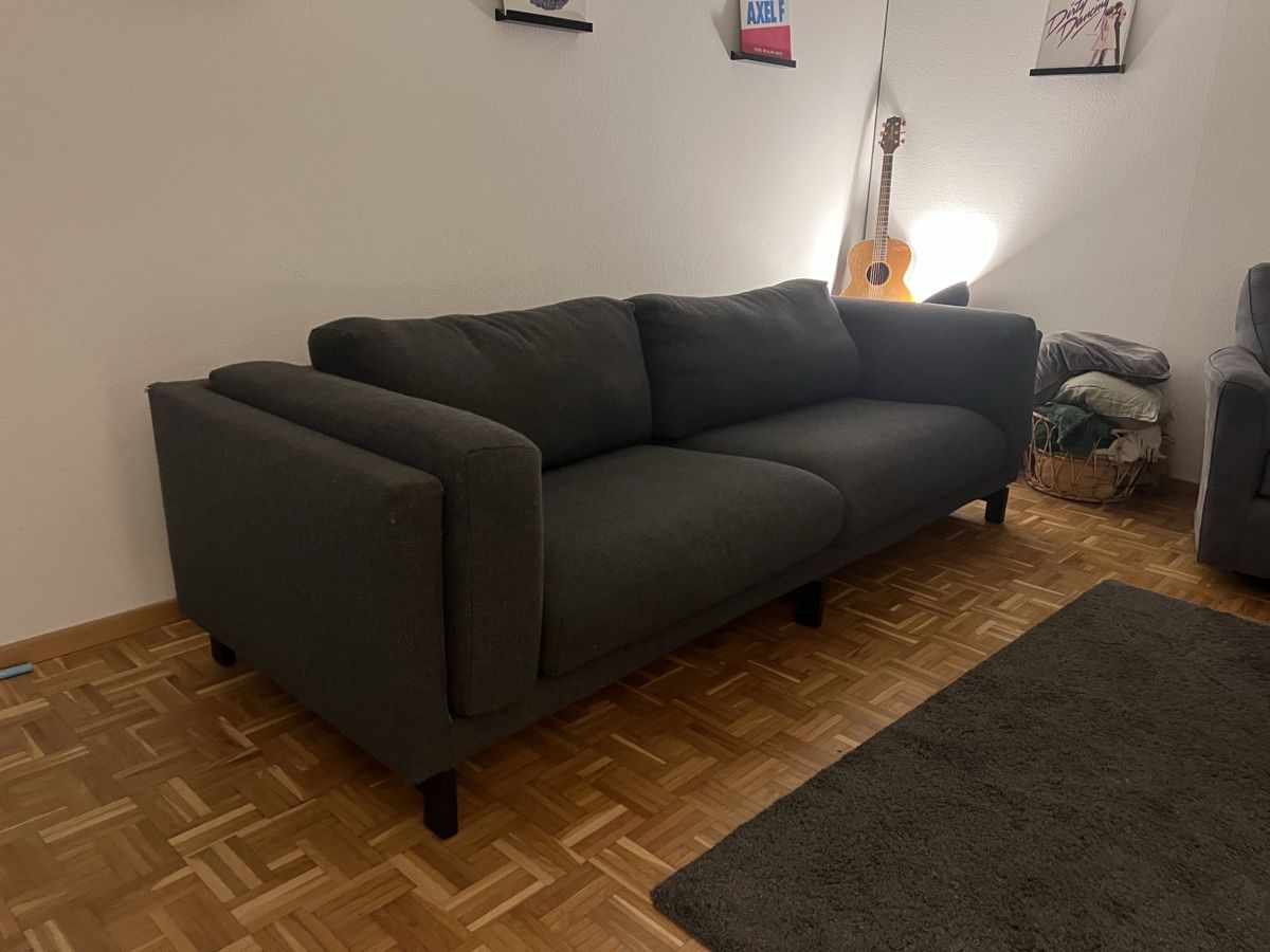 Ikea Sofas: Dunkelgraues Sofa 3-Sitzer Ikea Nockeby – D'occasion à Dielsdorf par zur_l8bs