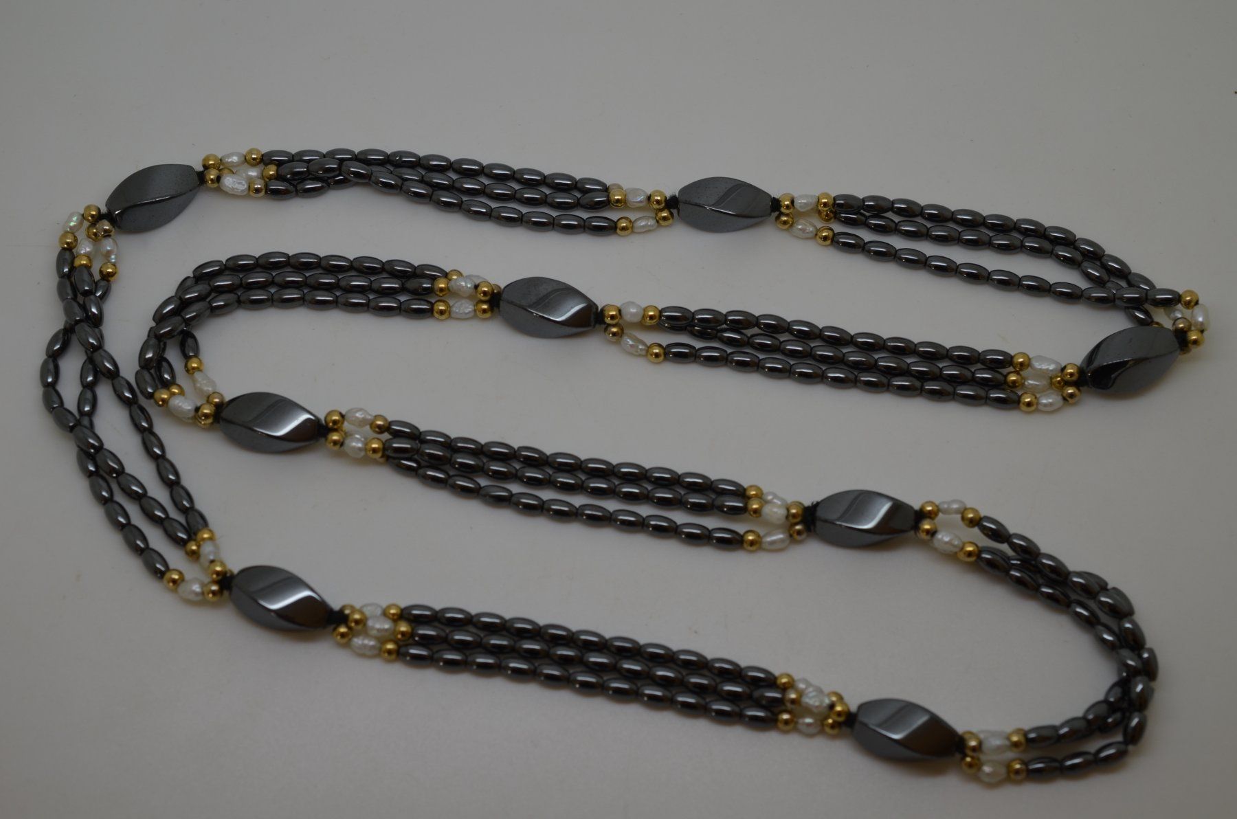 Catenine: Sautoir 74 cm avec hématites perles eau douce véritables – Usato da La Croix (Lutry) venduto da OMEGA07