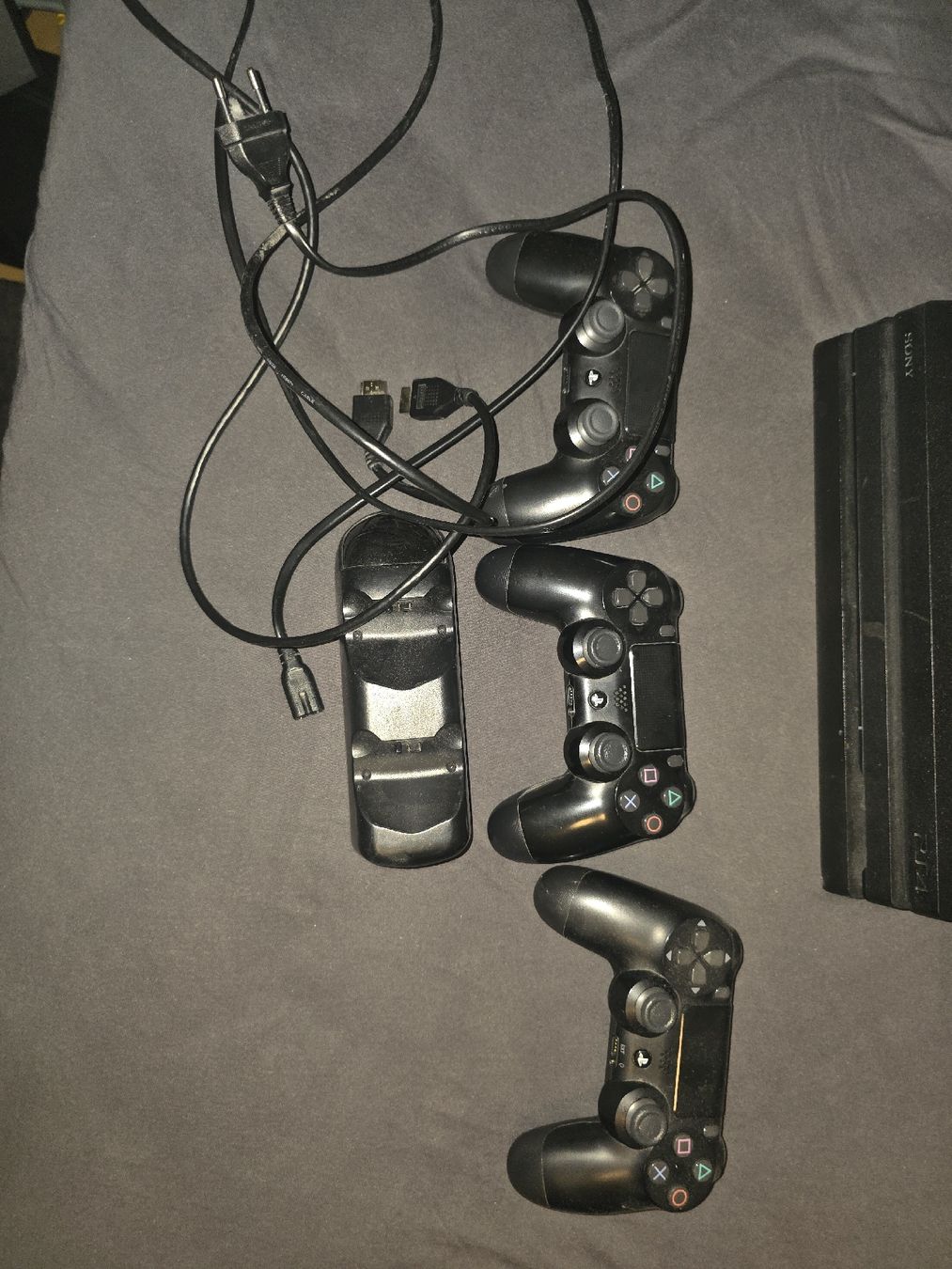 Sony Consoles: Ps4 Pro mit Controller – D'occasion à Bern par lea_6xll 3
