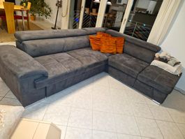 Grosses L-Form Sofa anthrazit (inkl. 4 orangen Kissen)
