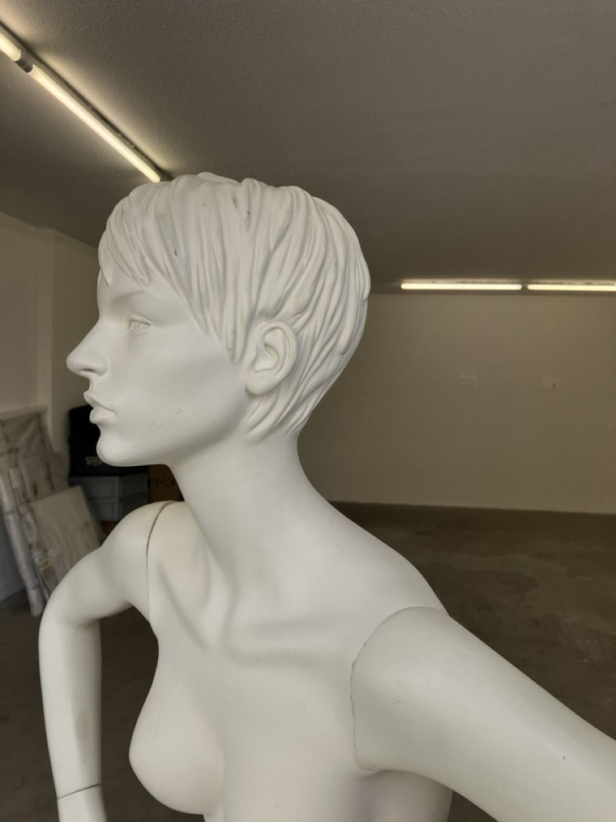 Altro in Decorazioni & Accessori: Schaufensterpuppe Frau sitzend – Usato da Zürich venduto da eti_6pbl 1