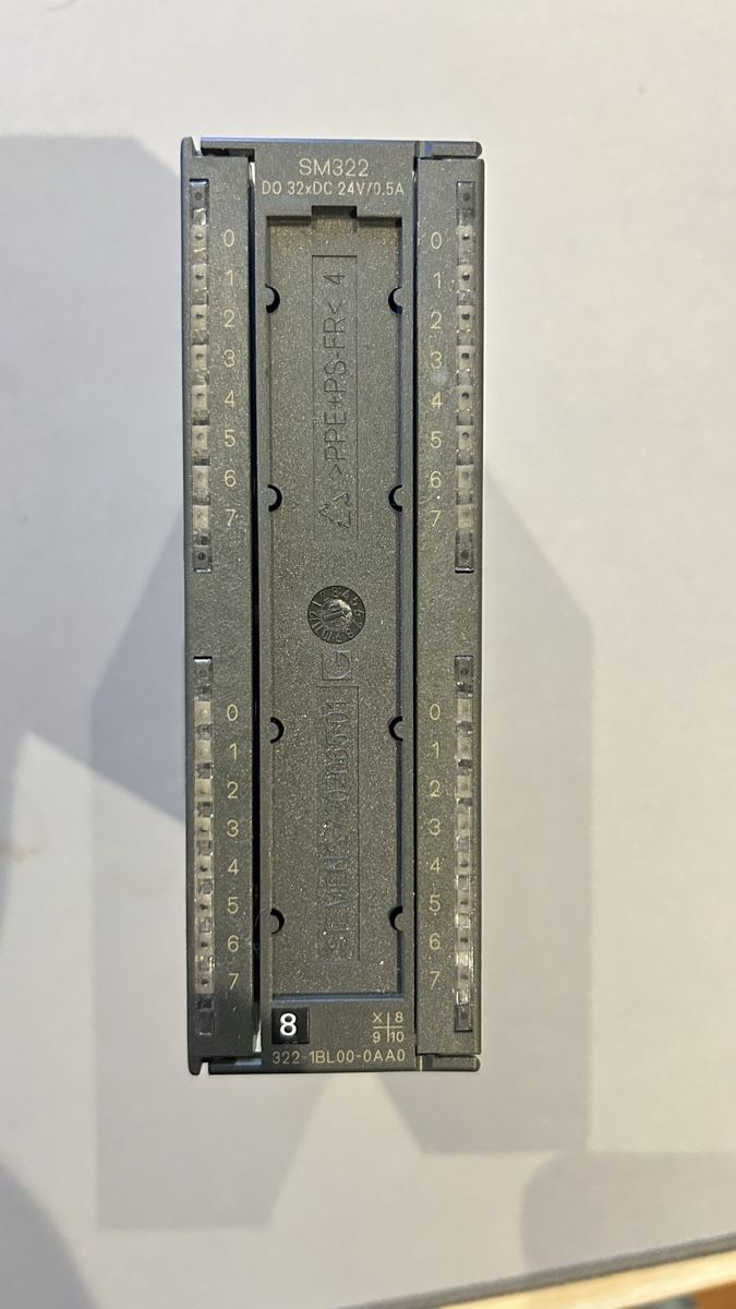 Siemens Componenti elettronici: Siemens SM322 DO 32xDC 24V/0.5A – Usato da Oberstetten venduto da puenti1