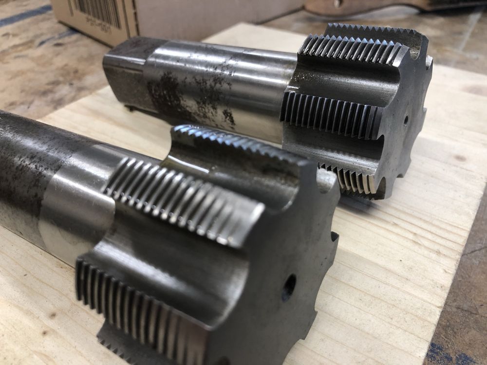 Tous les outils: Taraud 1 et 2 - R 2 1/4 HSS - comme neufs – D'occasion à Prilly par Antoine16 2