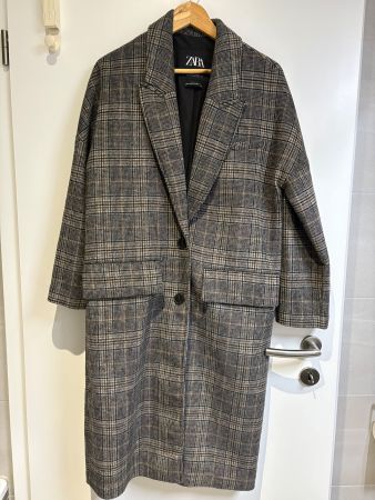 Un manteau ZARA taille EUR S
