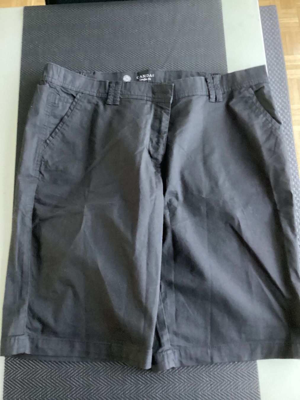 C&A Pantaloni: E2/ Short d'été noir Canda C&A , taille 46 – Usato da Bern venduto da ger_rxp9