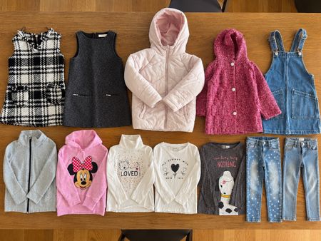 Schönes Mädchen-Kleiderpaket Winter - 13 Teile - 122/128