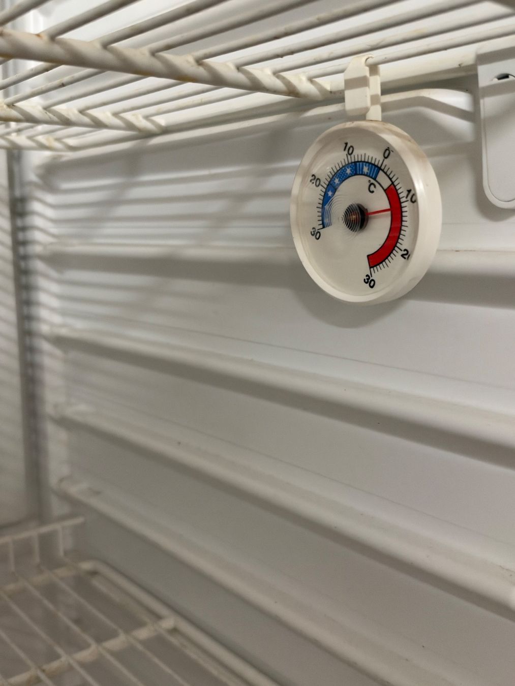 Fust Kühlschrank: Kühlschrank mit Glastür – Gebraucht aus Eschlikon TG von ArtRec 3