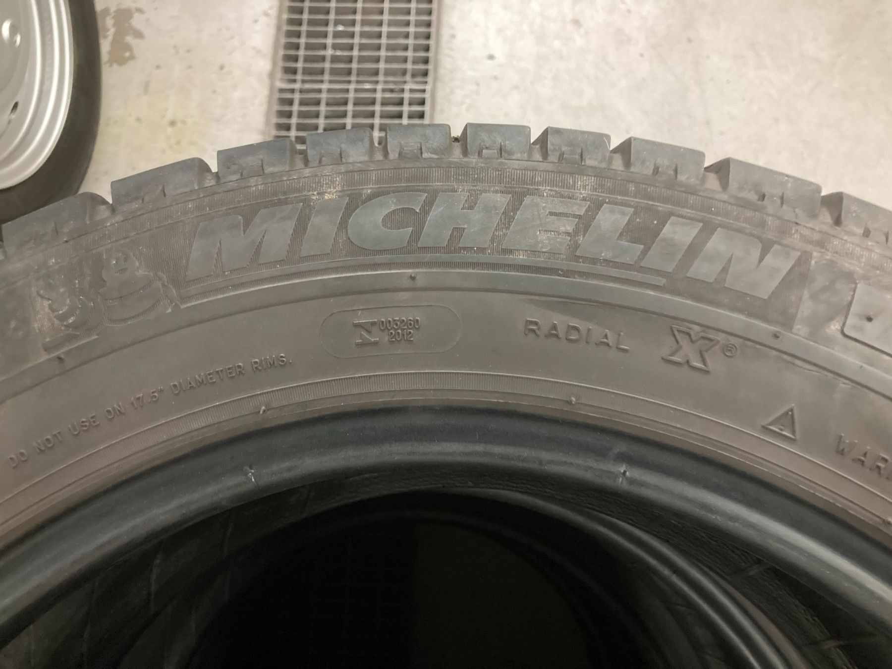 Michelin Pneus & Kompletträder: Sommerpneu  215/60R17 C Michelin – Gebraucht aus Cham von WB2223 2