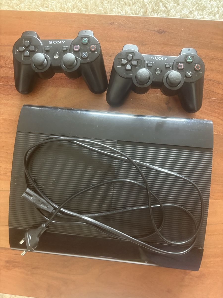 Sony Consoles: PS3 Superslim + 2 Dualshock + 11 Games – D'occasion à Mézières FR par kod_kp5z