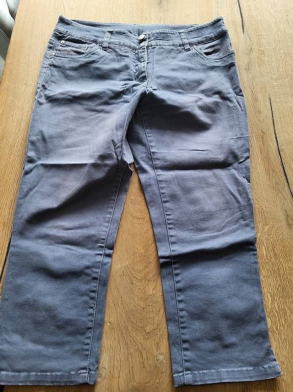 Pantaloni: Pantalon femme – Usato da Ecuvillens venduto da loloall 1