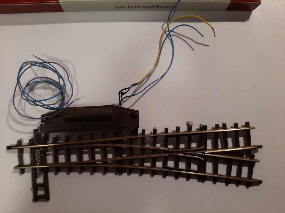 Bemo Modelleisenbahnen: Bemo H0m 4206 000 elektrische Weiche rechts 12° – Gebraucht aus Thun von Schwarzsee48
