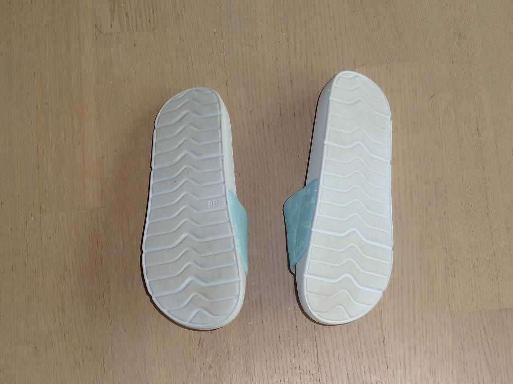 Scarpe da uomo: Fila Badeschuhe Badeschlappen Gr. 38 – Usato da Diessenhofen venduto da Stephanla52 1