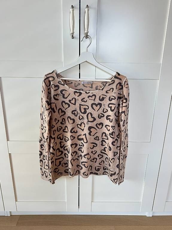 Pullover & Sweatshirts: Kaschmir Pullover mit Herzen – Gebraucht aus St. Gallen von Sabrinaaa