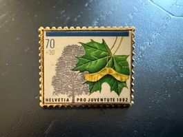 Helvetia Pro Juventute 1992 Briefmarke als Anstecker!