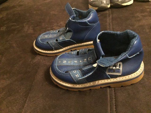 Scarpe per ragazzi: Ab 1.- Sandalen Grösse 23 – Usato da Emmen venduto da Aribini 1