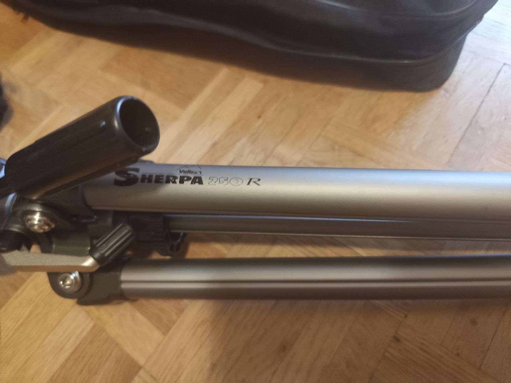 Sony Videocamere: Sony Handycam HDR-CX 700 inkl. Stativ – Usato da Nidau venduto da lpilloud 4