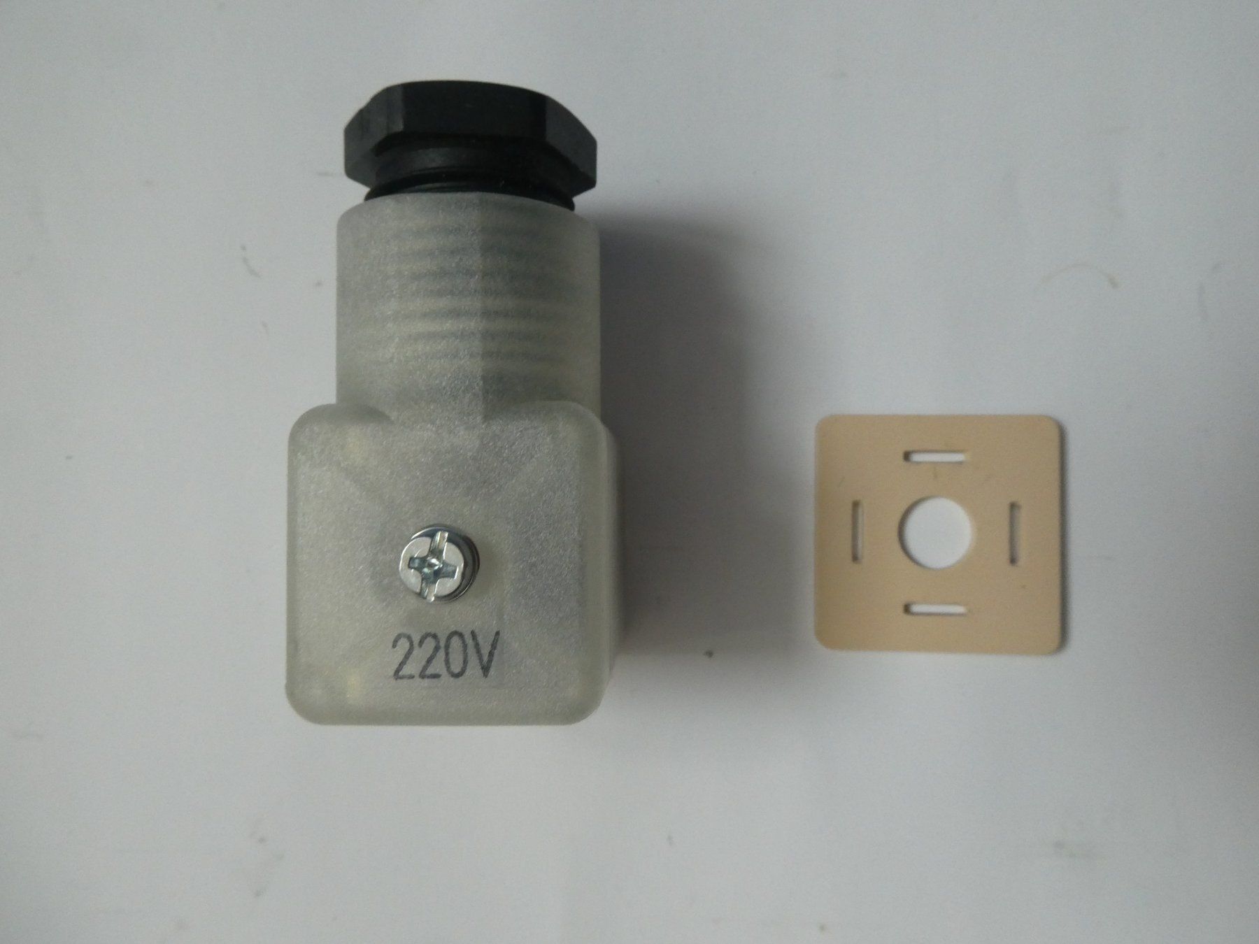 Componenti elettronici: SMC Ventilstecker 230V ( 2Stk.) – Nuovo (secondo la descrizione) da Fulenbach venduto da Hach0 1
