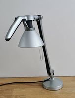 Luceplan Fortebraccio D33: Tischlampe, Alu