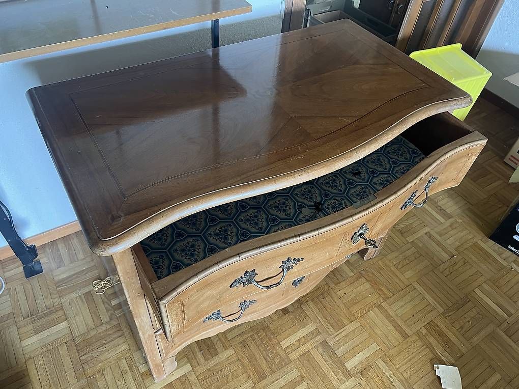 Cassettiere:  Belle commode ancienne en bois massif – Usato da Epalinges venduto da jpe_2twg 2