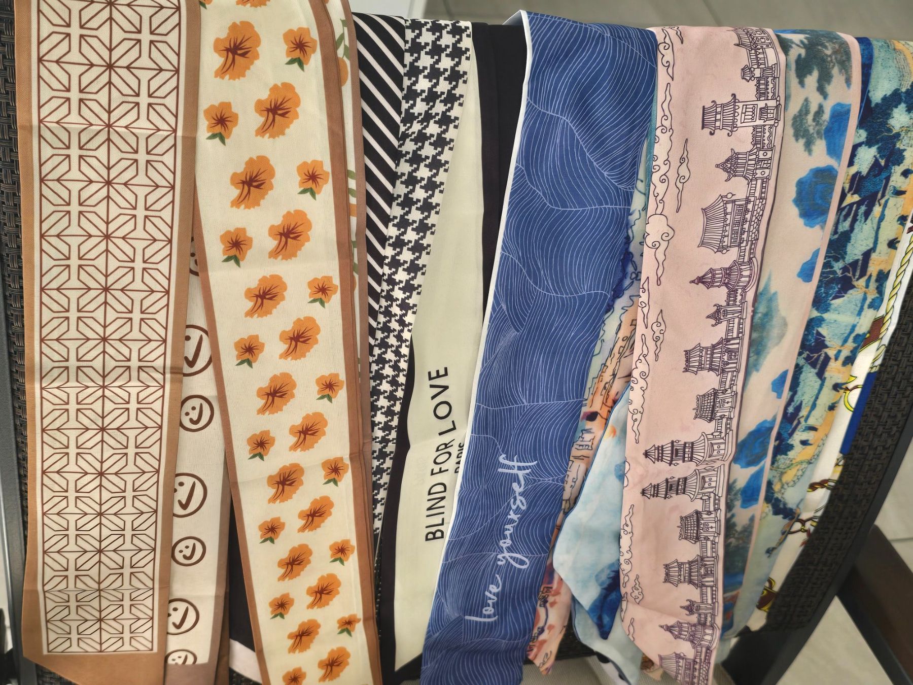 Foulard & Sciarpe: COLLER TWILLY, VIELSEITIG UND HÜBSCH, NEU!! – Nuovo (secondo la descrizione) da Möriken AG venduto da rowyta 6