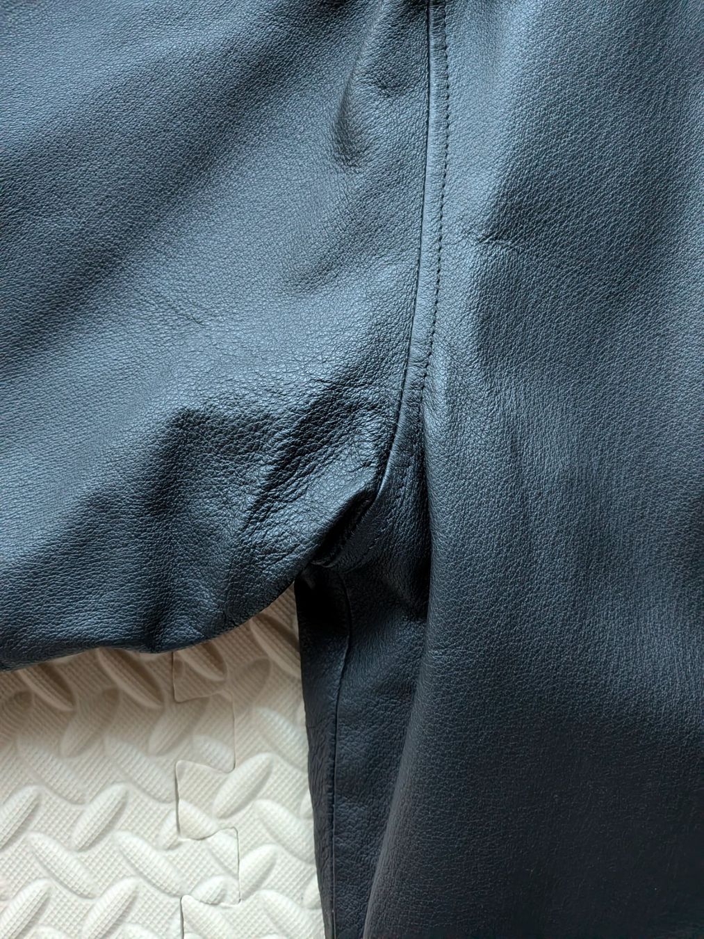 Giacche: Schwarze Lederjacke Herren Grösse 46 – Usato da Altdorf UR venduto da Brandli 2