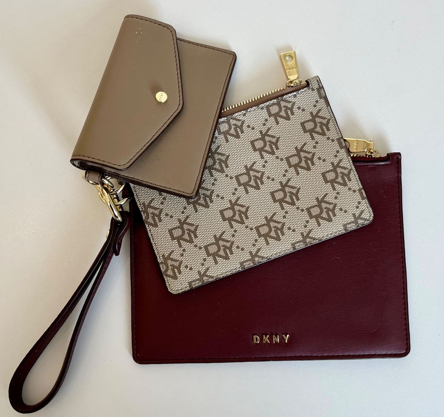 DKNY Portemonnaie: DKNY card holder und Geldbörse "Drei Elemente" – Gebraucht aus Münchenstein von nel_57mj