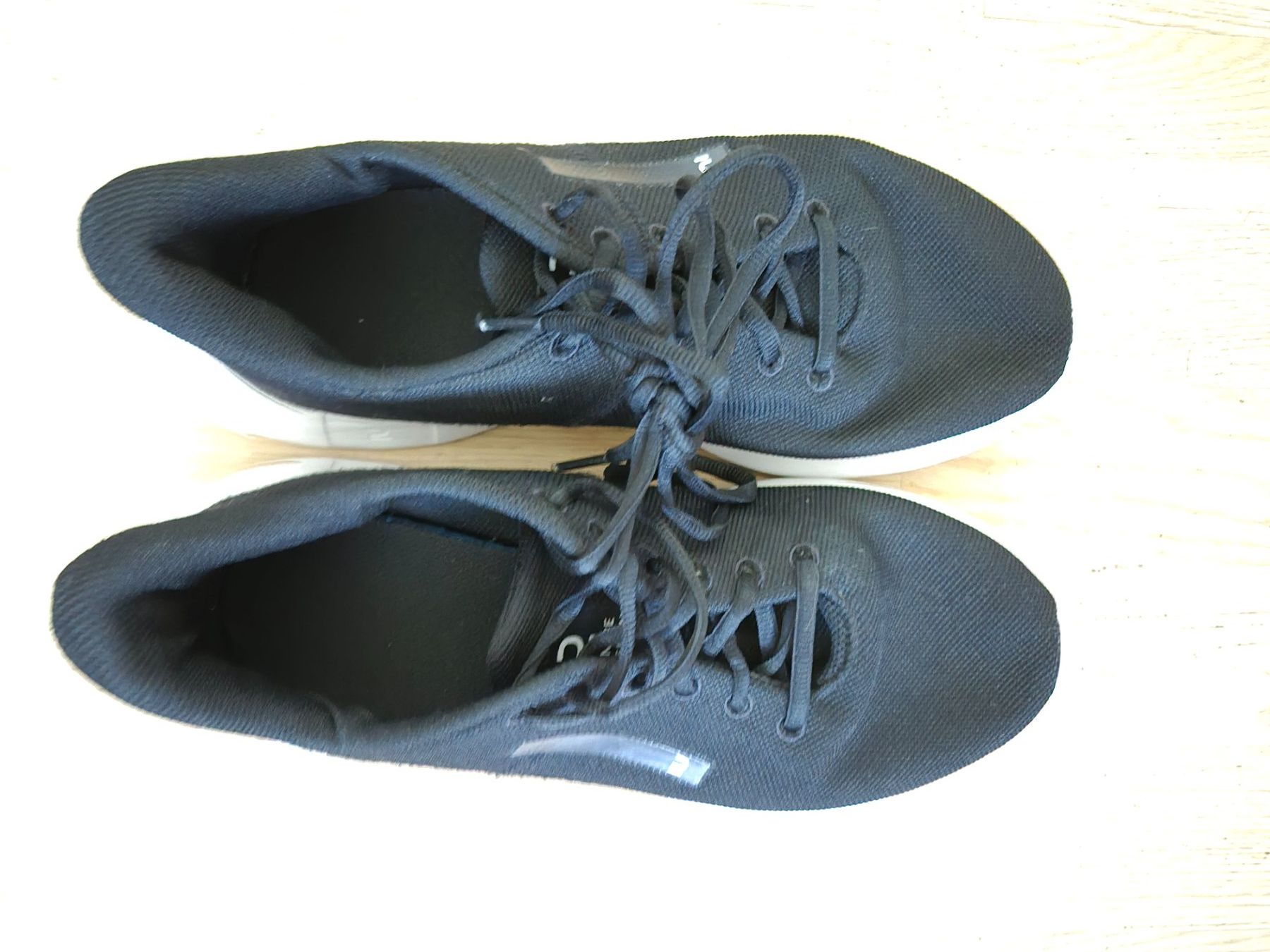 Scarpe da uomo: Turnschuhe Schwarz Gr.42 – Usato da Stäfa venduto da Arjen2011 1