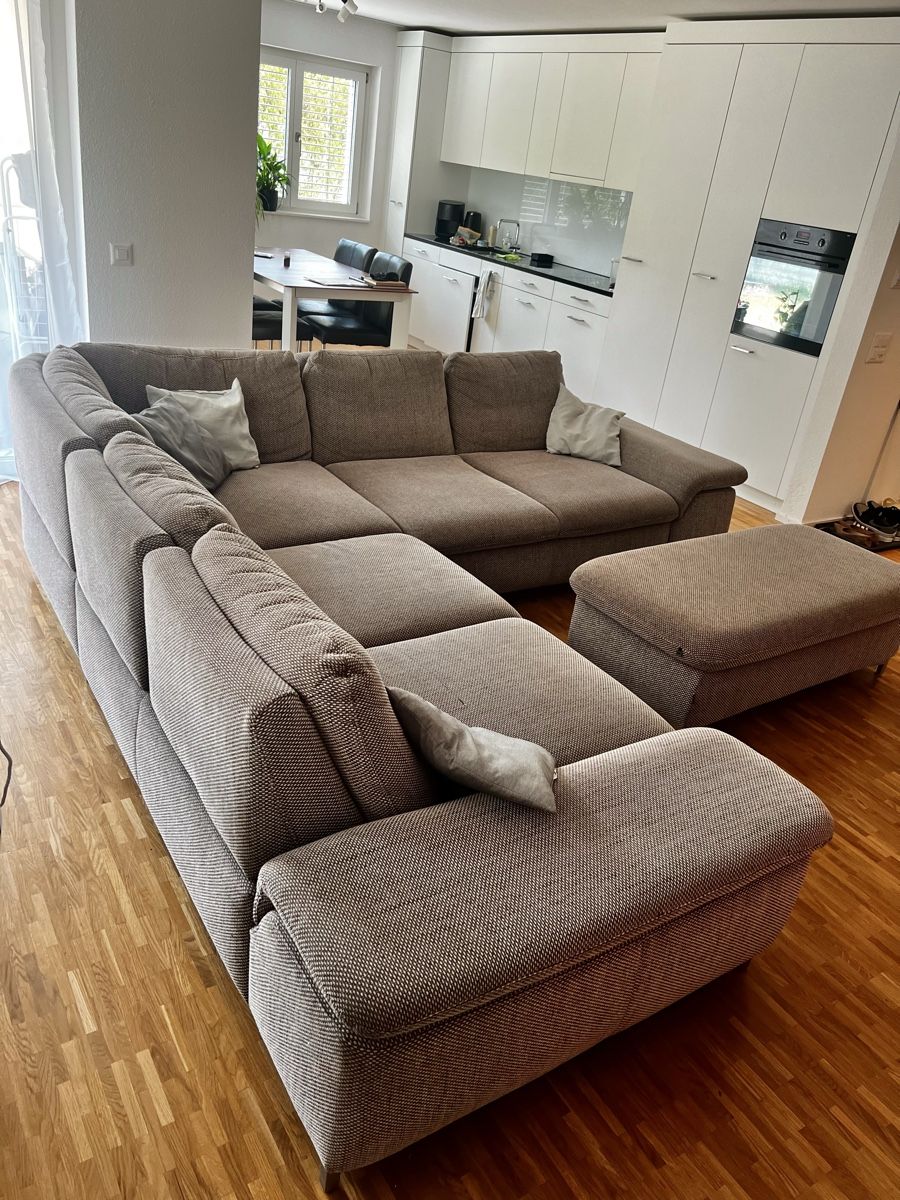 Sofas: Grosses Ecksofa mit Hocker  Flachgewebe   guter Zustand – D'occasion à Glattbrugg par mal_fm9t 1