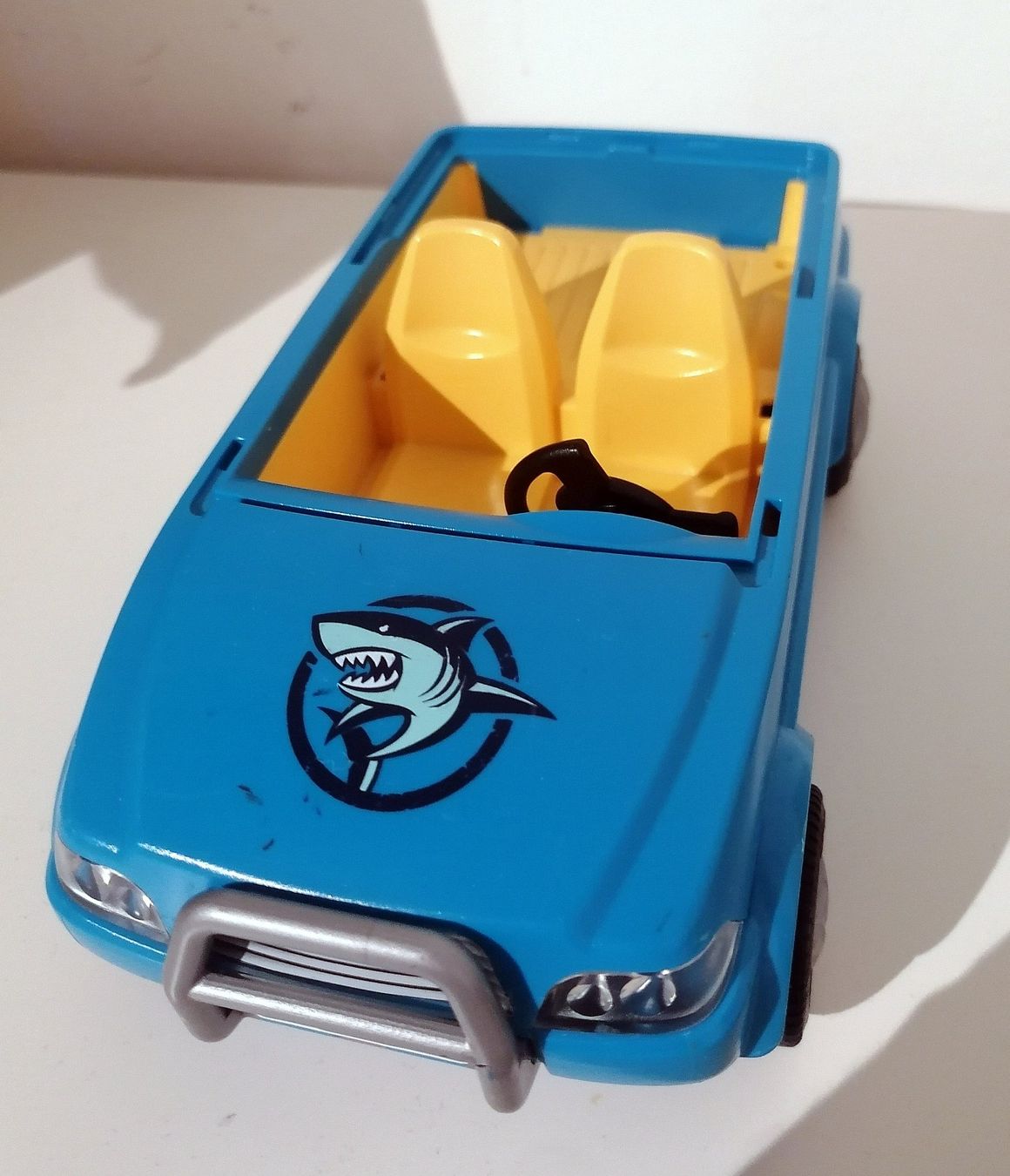 Playmobil Spielzeuge: Playmobil Auto mit Haifischmotiv – Defekt aus Brunnadern von -Amarilis- 1