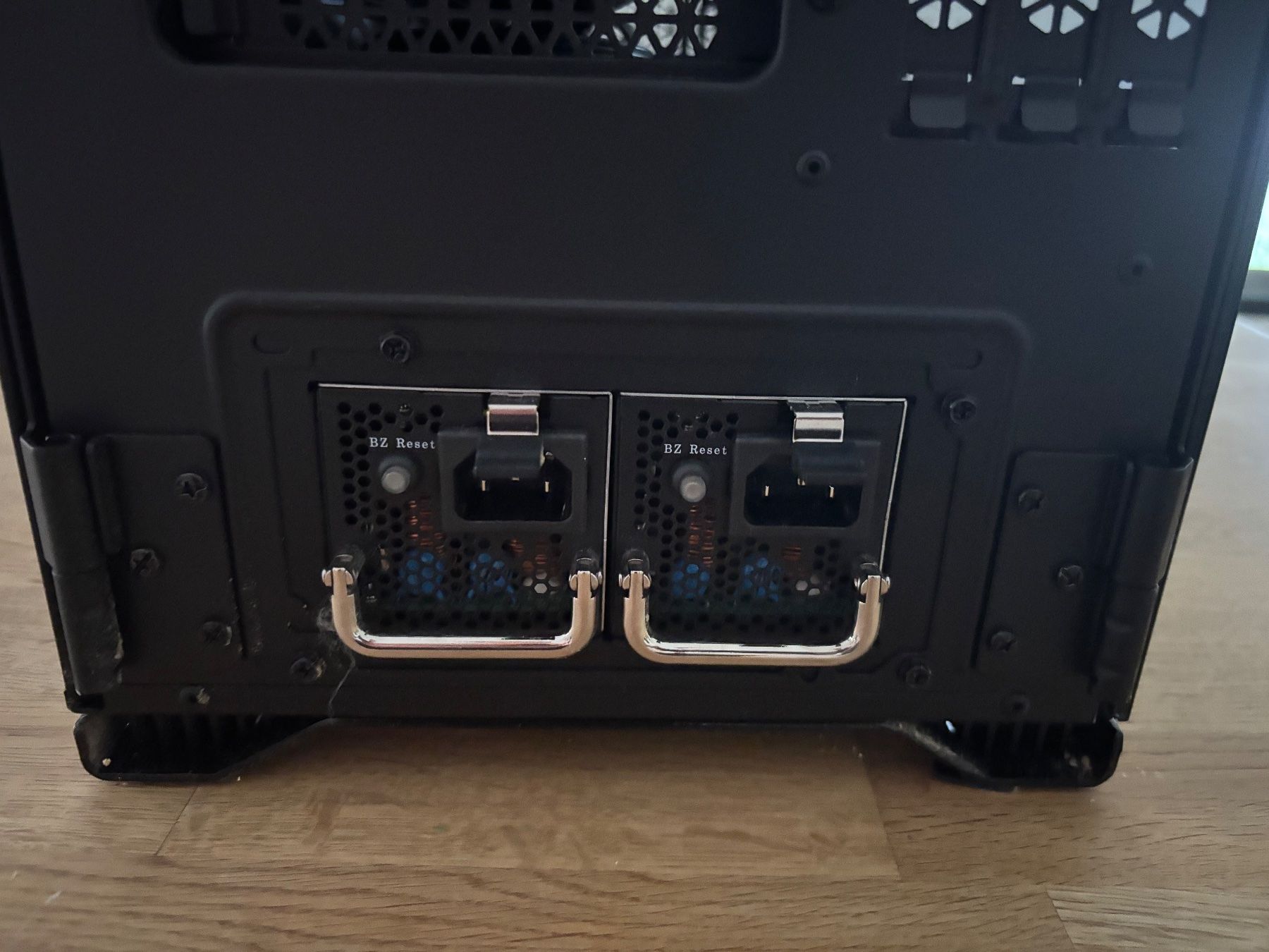 Server: Server Tower - 2× Xeon Gold 6252 - 1 TB RAM ECC - 48C/96T – Gebraucht aus Origlio von senery_sa 1