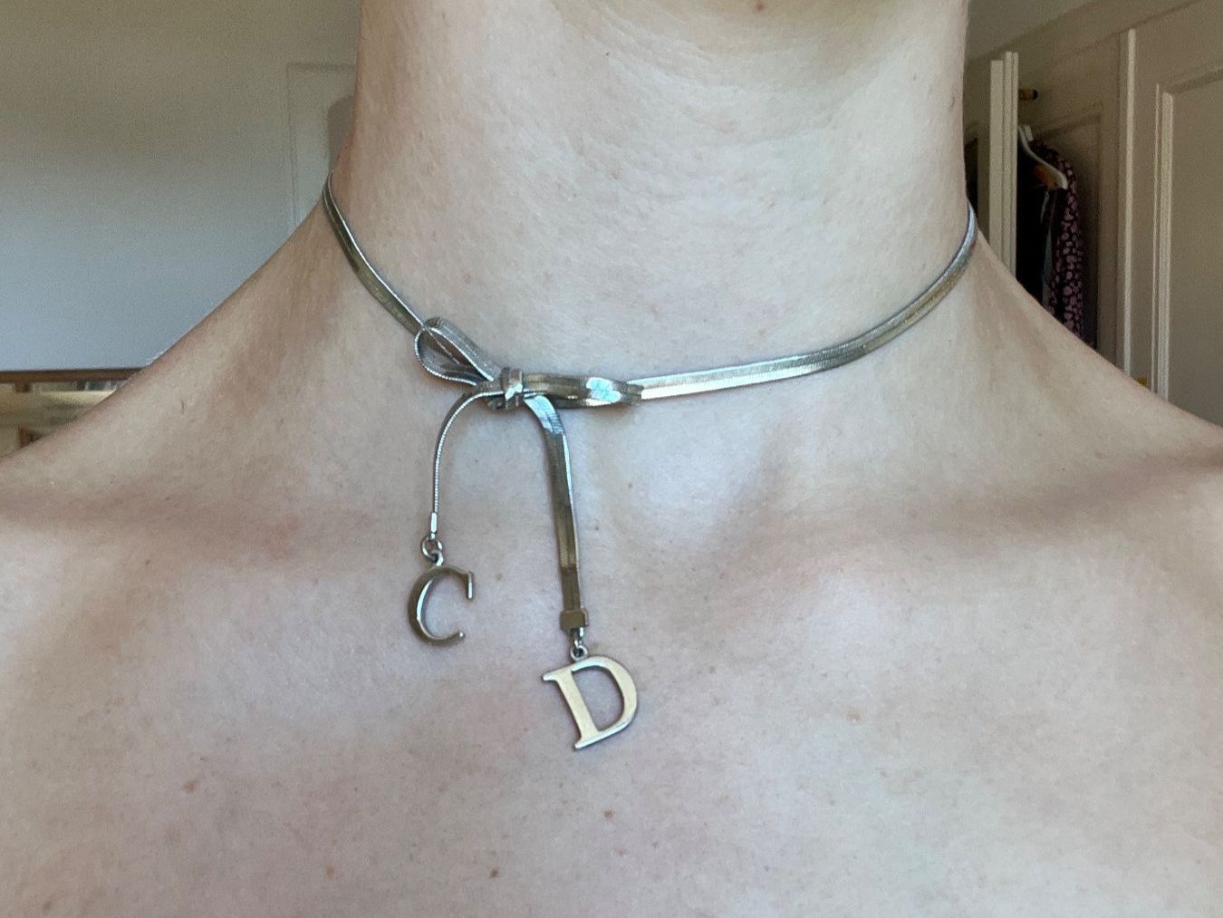 Dior Catenine: Collier Dior, couleur argentée – Usato da Lausanne venduto da Naorobi 3