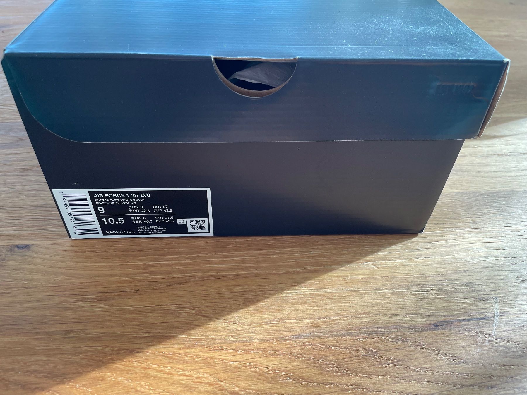 Nike Scarpe da uomo: Nike Air Force 1 LV8 Photon Dust 42.5 – Nuovo e nell'imballaggio originale da Allschwil venduto da Blumergg 1