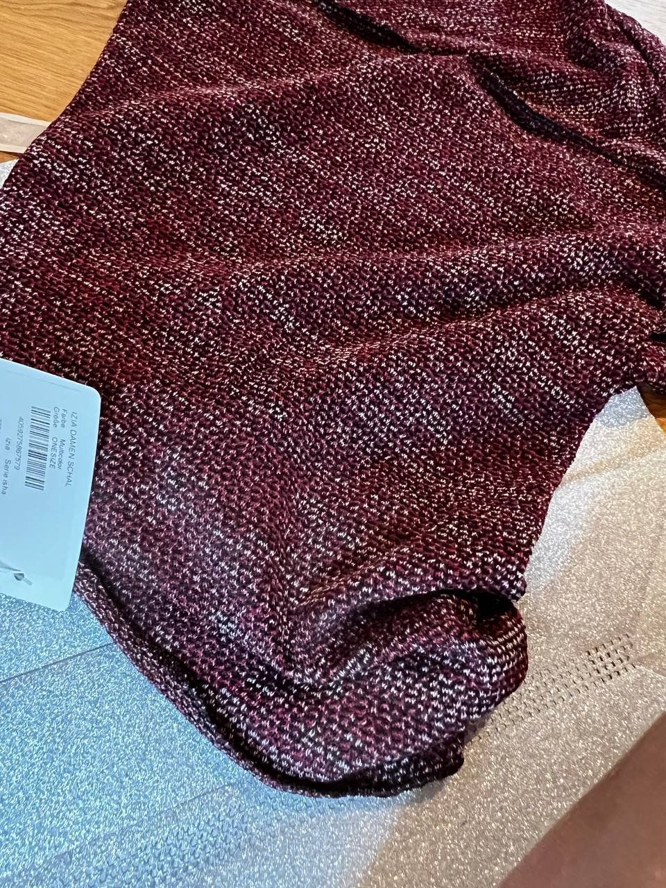 Foulard & Sciarpe: Neue Schal – Nuovo e nell'imballaggio originale da Riehen venduto da ann_76jw 1