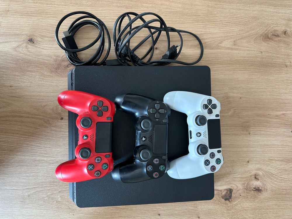 Ps4 Slim + 3 controllers | Kaufen auf Ricardo