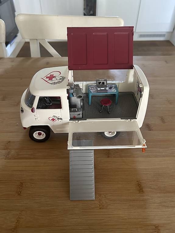 Schleich Spielzeuge: Schleich Mobile Tierärztin mit Fohlen – Gebraucht aus Nidau von Homeweg