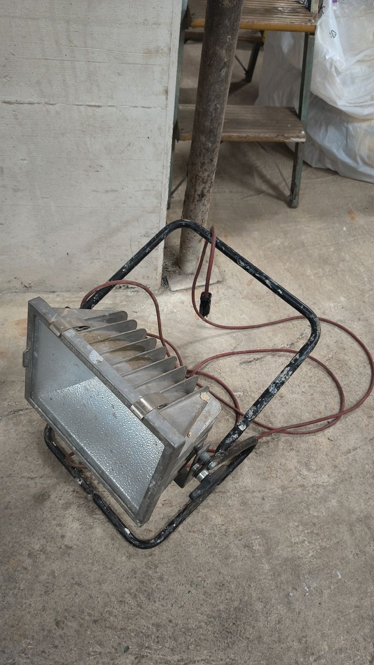 Lampes: scheinwerfer 230V – D'occasion à Oberhelfenschwil par Leanhar13