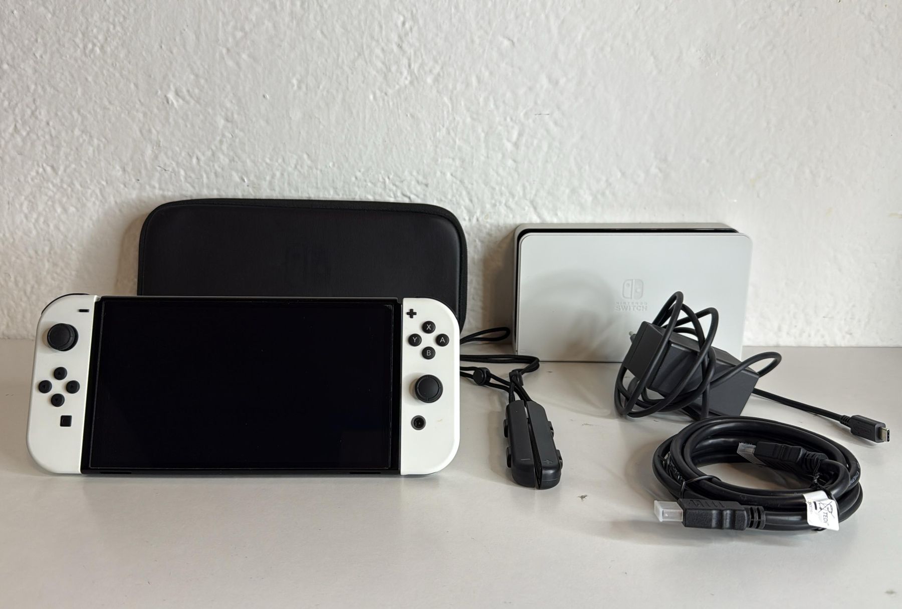 Nintendo Console: Nintendo Switch OLED Weiss - Top Zustand  – Usato da Ehrendingen venduto da lax21 1