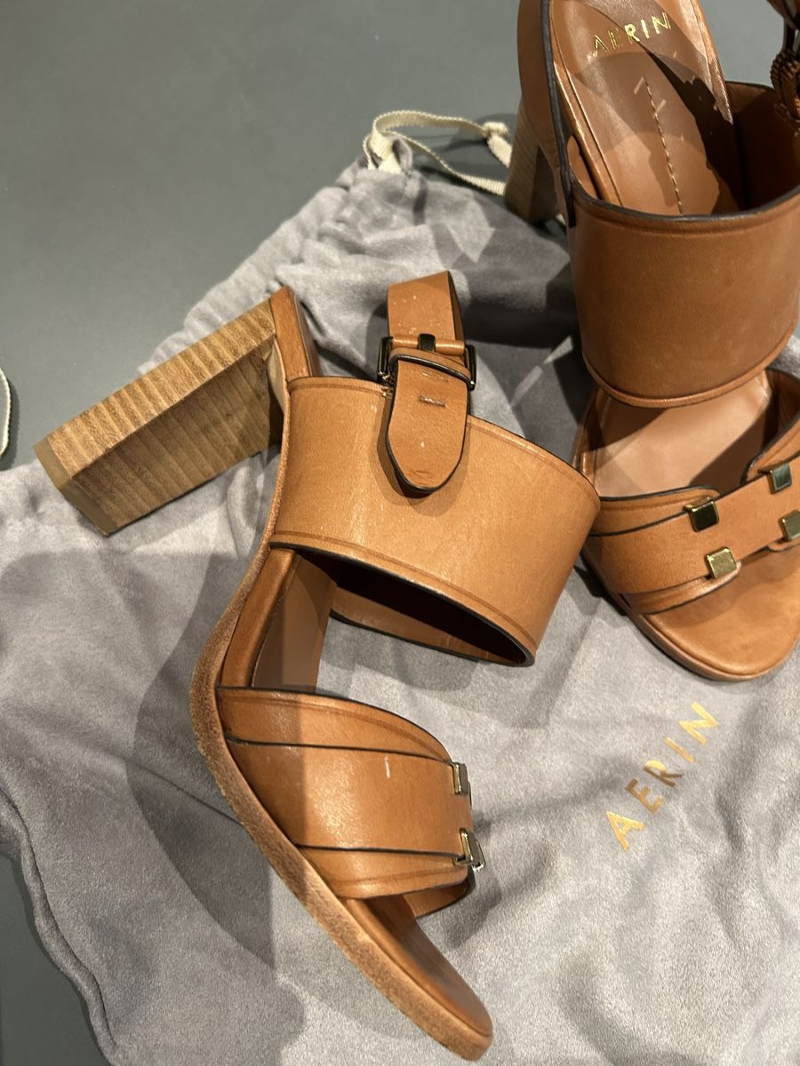Scarpe da donna: Sandales en cuir à talons – Usato da Pully venduto da rosipa 1