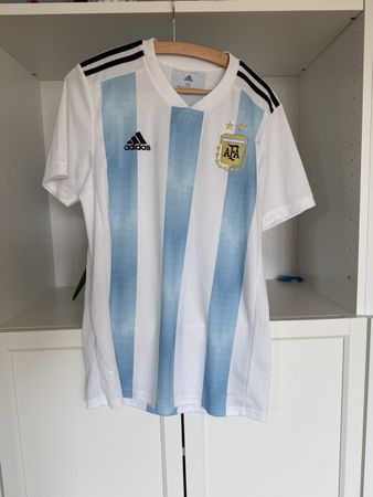 2 Argentina Fussball Trikot Grösse M/L weiss/hellblau