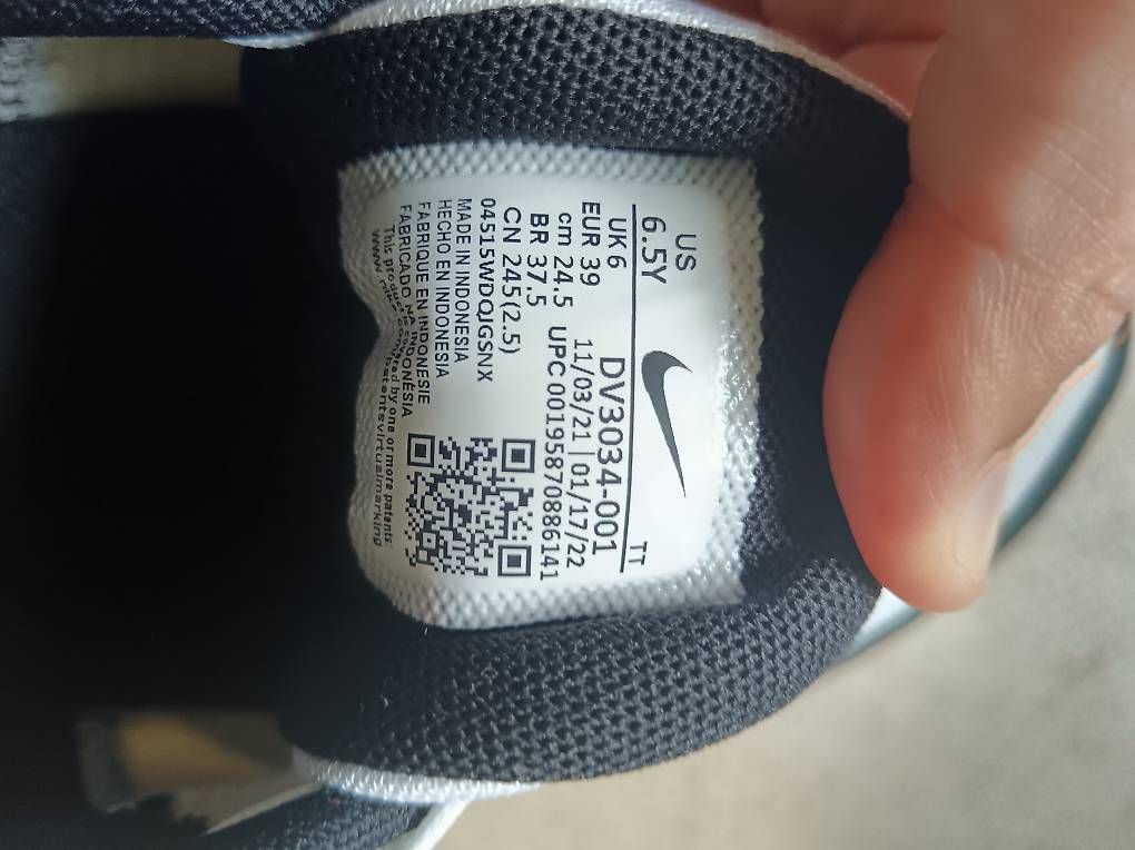 Scarpe da uomo: Nike Air Max Motif – Usato da Glattbrugg venduto da cam_wsk9 2