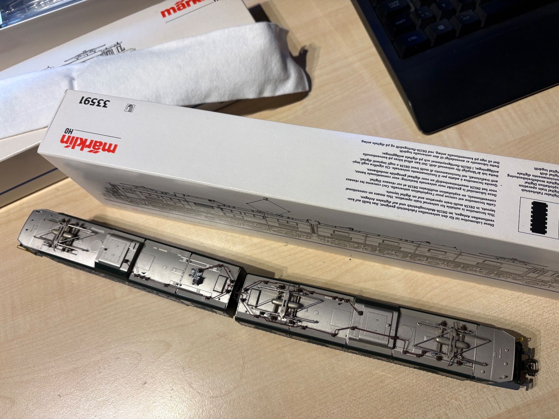 Märklin Modellini di ferrovie: Maerklin 33591 Ae 8/14 verte – Nuovo e nell'imballaggio originale da Corcelles Payerne venduto da Pierre66 1