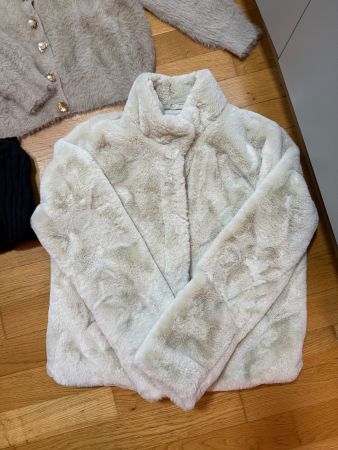 Grösse Kleiderpaket mit zwei Jacke Gr. S