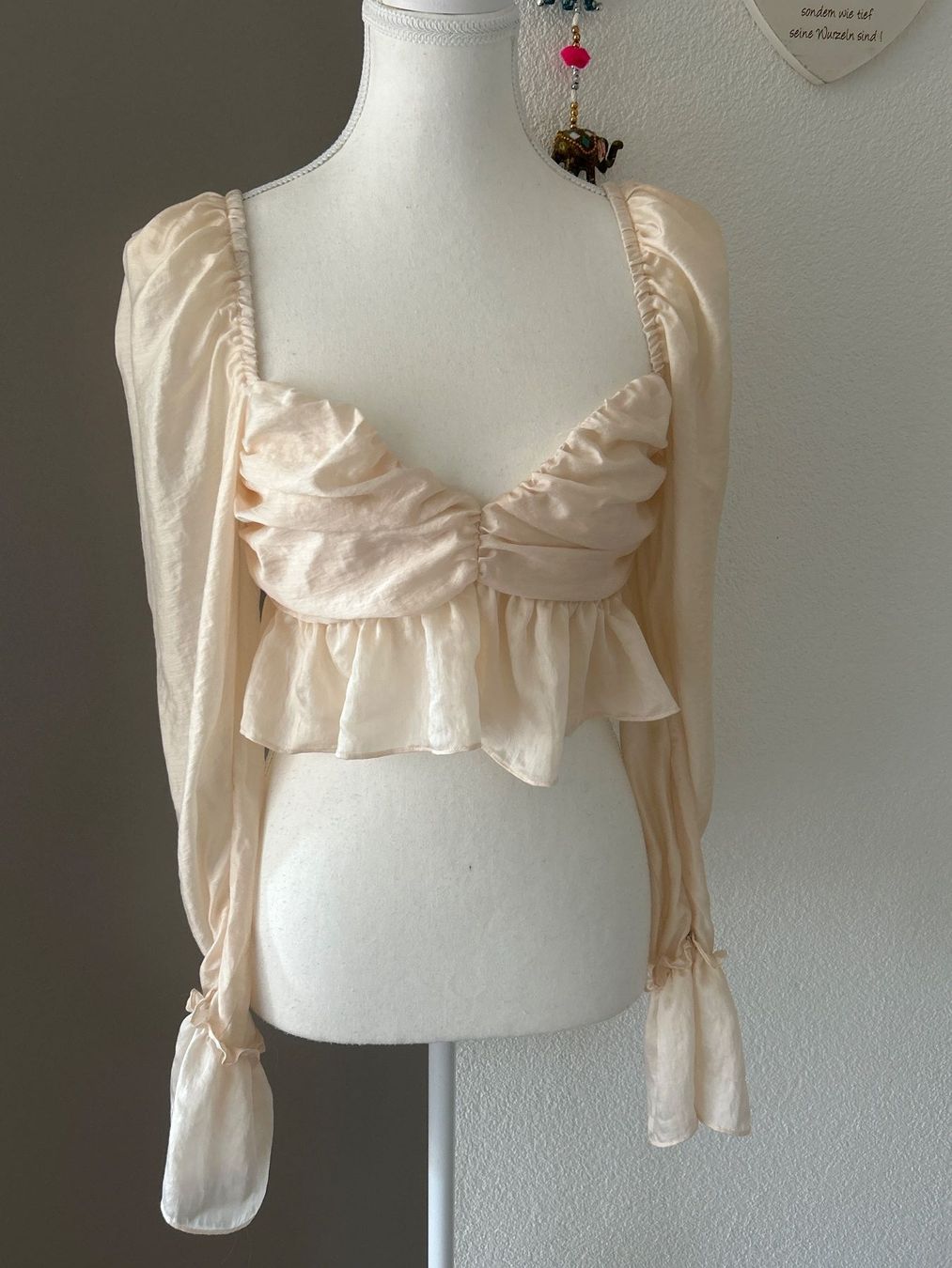H&M Camicette: Oberteil mit Raffung & Glockenärmeln hellbeige von H&M Gr.36 – Usato da Brunnen venduto da Nala2929 2