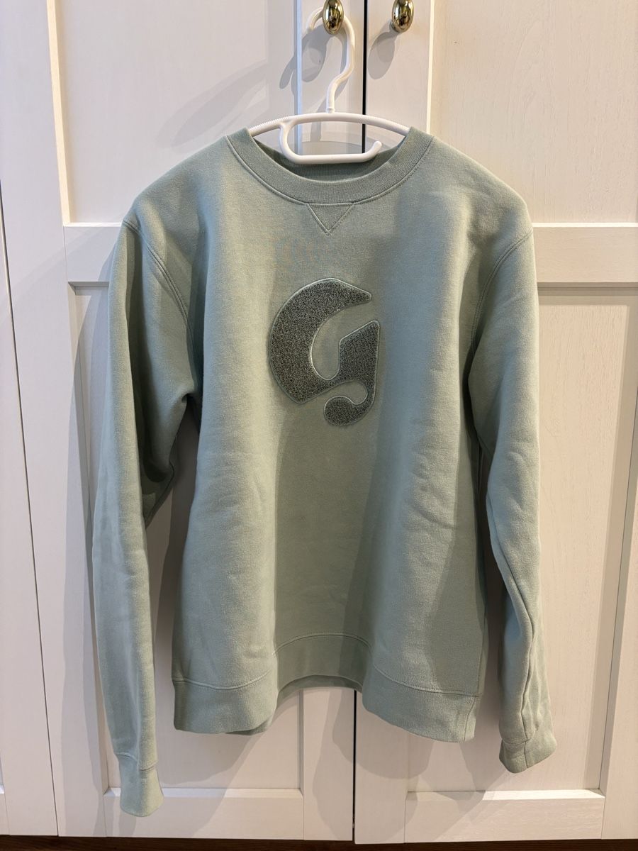 Pullover & Sweatshirts: Glossier sweatshirt size S – Gebraucht aus Adliswil von Ruedetu